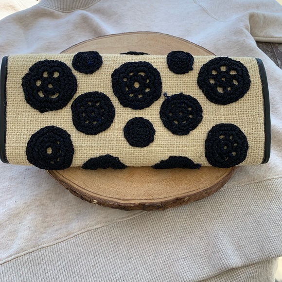 Artmosphere straw knit clutch - Picture 2 of 4